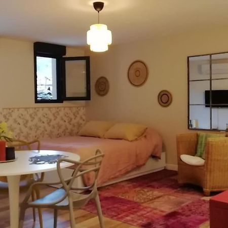 Studio En Rez De Jardin Collobrieres Exterior photo