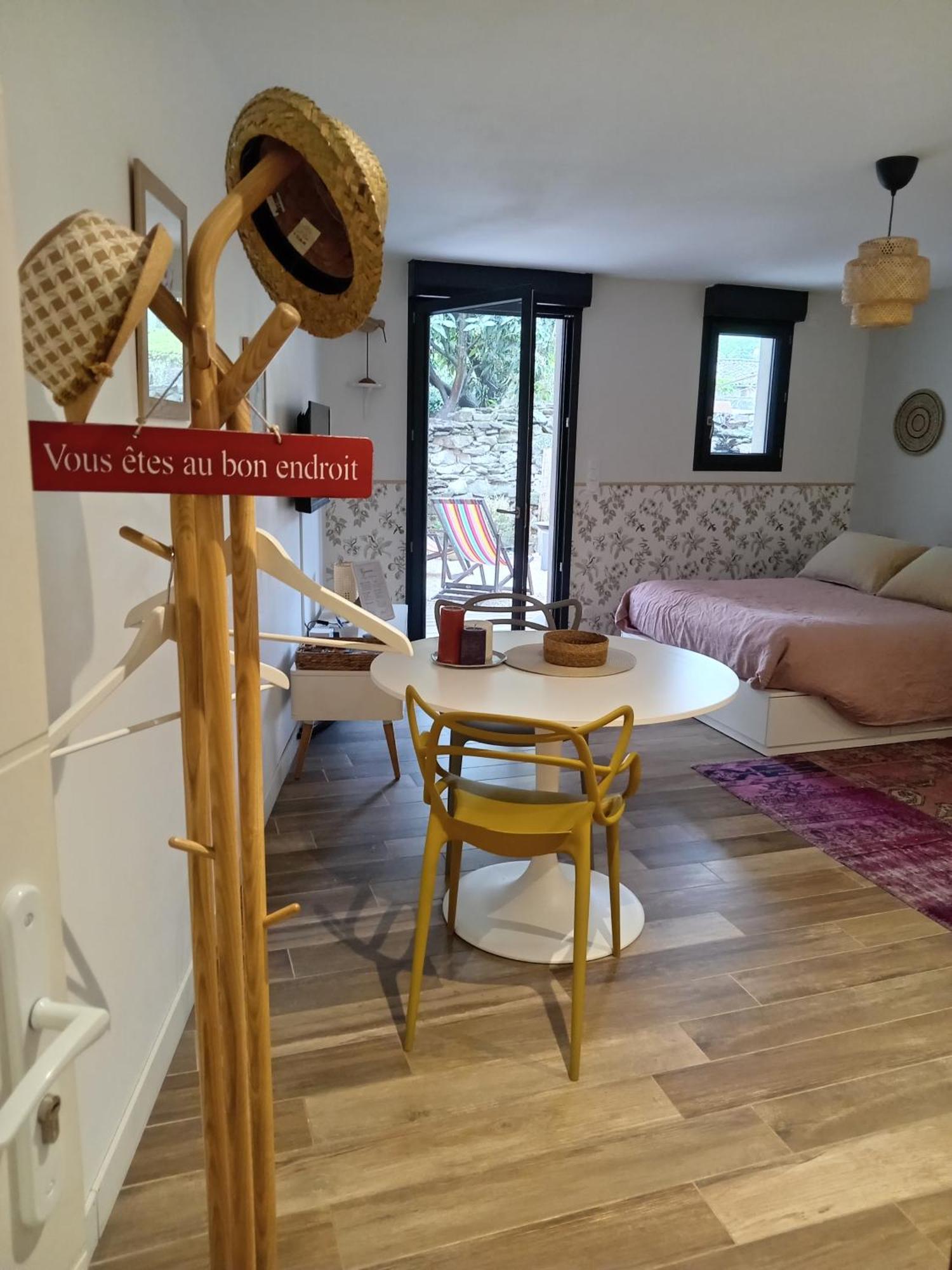 Studio En Rez De Jardin Collobrieres Exterior photo